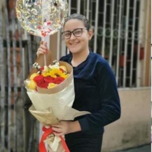 Floristeria-Santa-Tecla-Rosas-y-globo-personalozado