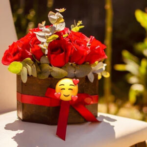 Floristeria-Santa-tecla-Caja-con-rosas