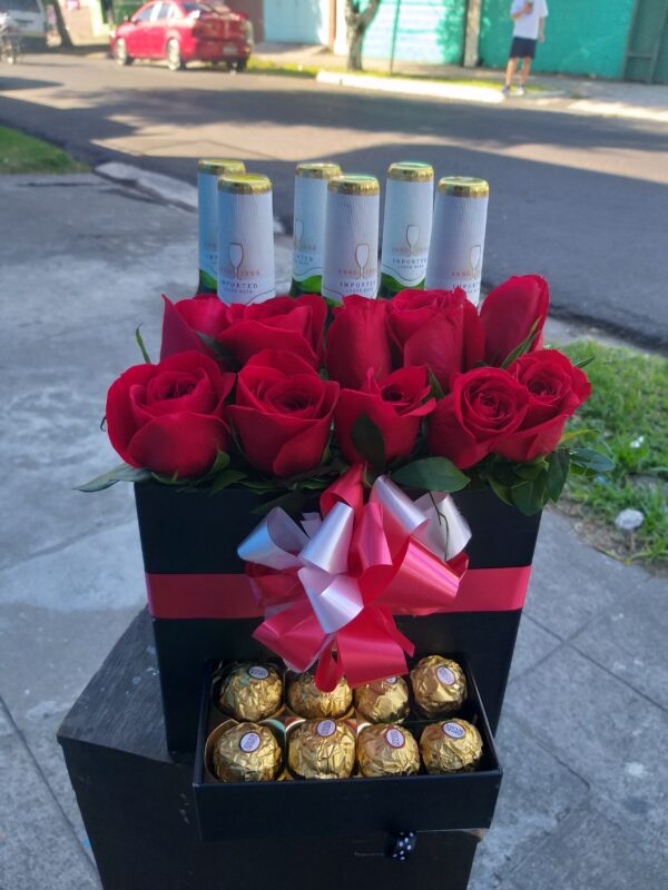 Floristeria-Santa-tecla-arreglo-rosas-y-cervezas