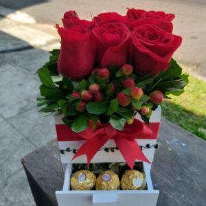 Floristeria-Santa-tecla-joyero-para-san-valentin