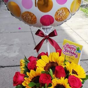 Floristeria-Santa-Tecla-Arreglo-con-girasoles-y-rosas