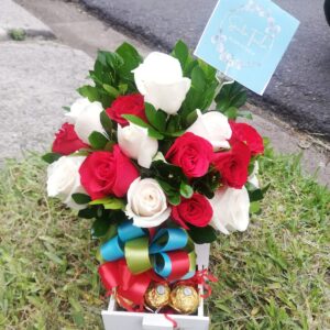 Floristeria-Santa-Tecla-Arreglo-rosas-chocolates