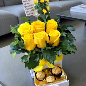 Joyero con rosas y chocolates